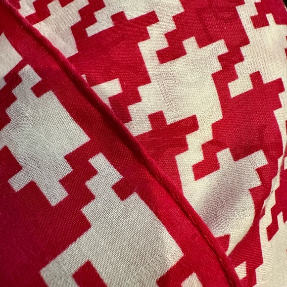 Ysl logo scarf. Look close at last photo u will see hidden YSL background. - Picture 4 of 5